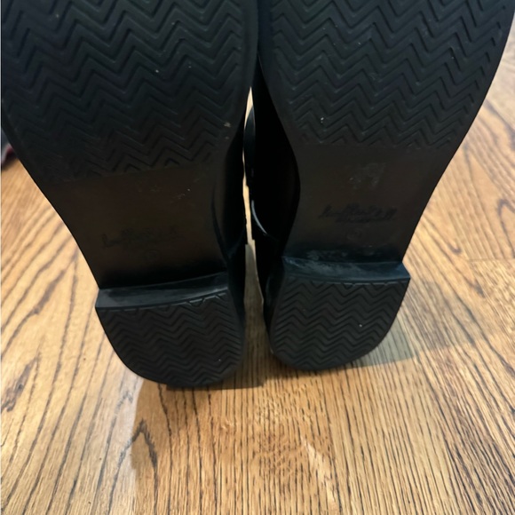 Fenton Rain Bootie in Black & Gold
Loeffler Randall size 9 - Picture 8 of 8